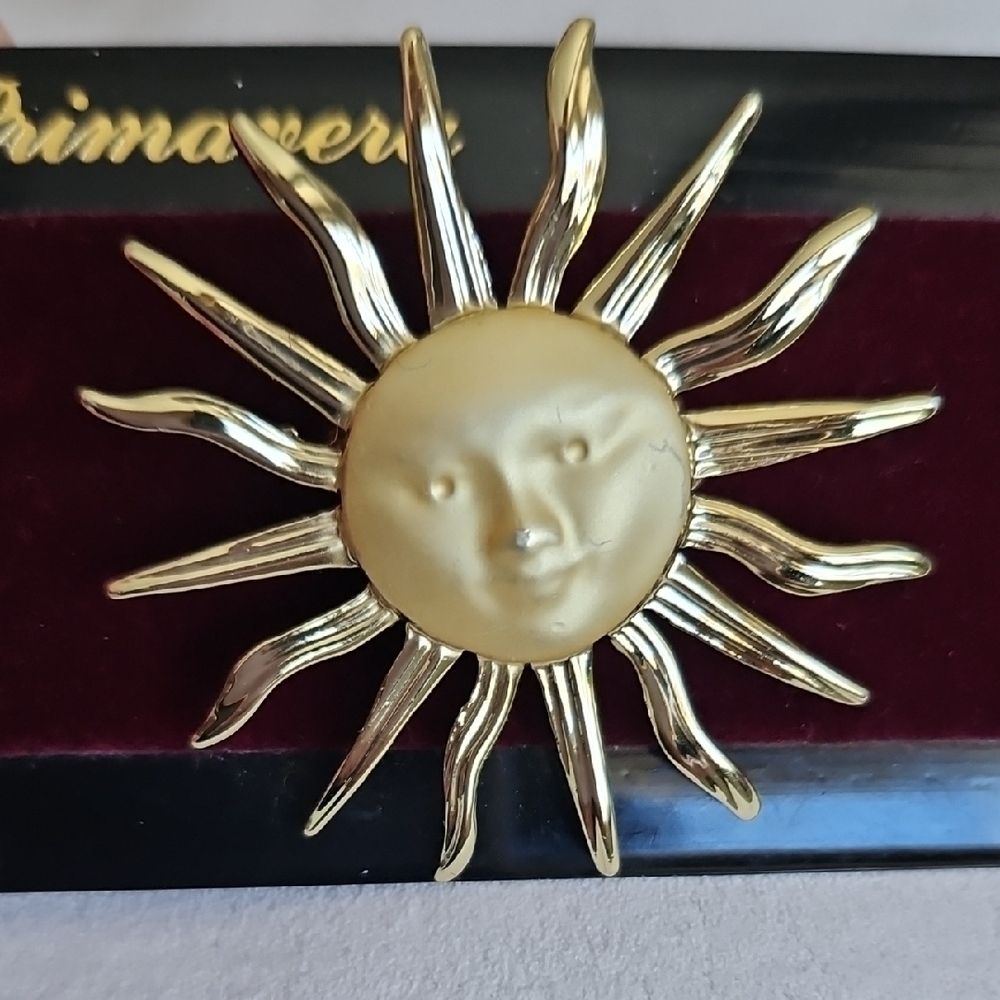 Sun With Face Brooch Goldtone New 2"